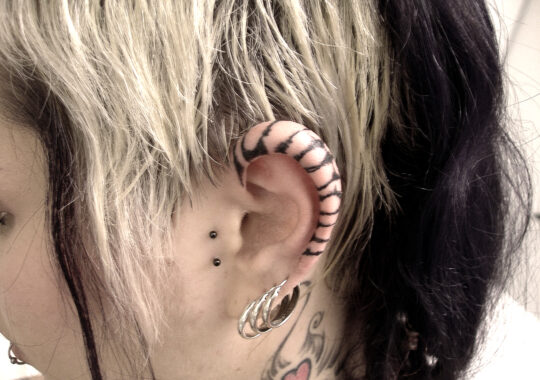 Petit tatouage oreille