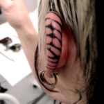 Petit tatouage oreille