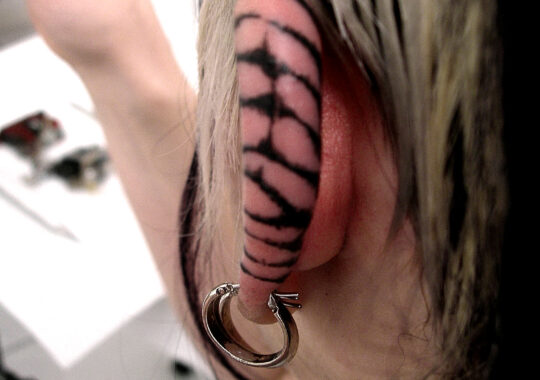 Petit tatouage oreille