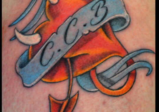 Petit tatouage de coeur diablotin réalisé à Aix-en-Provence