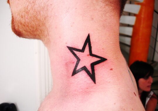 Petit tatouage d'étoile