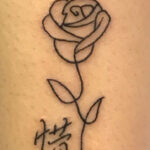 Tatouage fin de rose