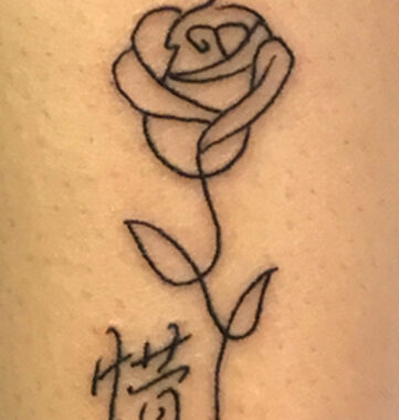 Tatouage fin de rose
