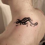 Petit tatouage symbole réalisé à Aix-en-Provence