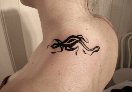 Petit tatouage symbole réalisé à Aix-en-Provence