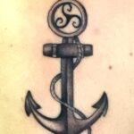 Petit tatouage d'encre réaliste réalisé à Aix-en-Provence