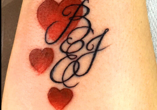 Tatouage cœur et initales