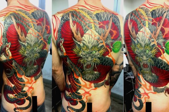 Tatouage japonais de dragon en couleur