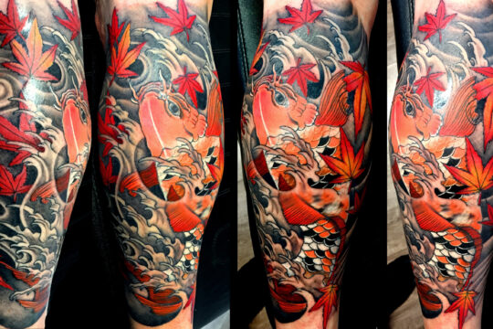 Tatouage japonais de carpe koi et vagues