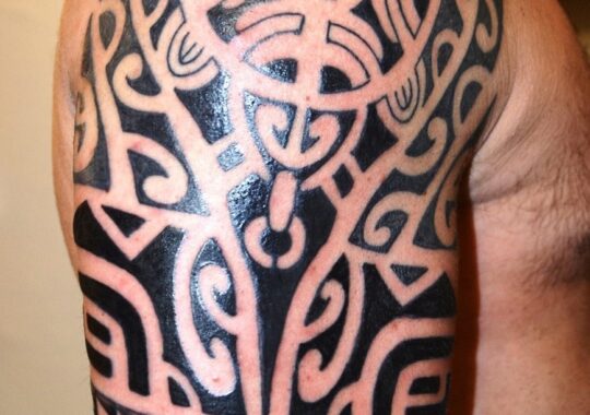 Tatouage polynésien réalisé à Aix-en-Provence