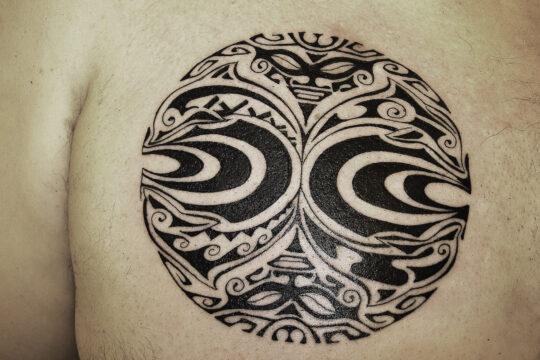 Tatouage maori réalisé par un tatoueur réalisé à Aix-en-Provence