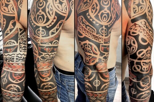 Tatouage maori polynésien sur le bras réalisé à Aix-en-Provence