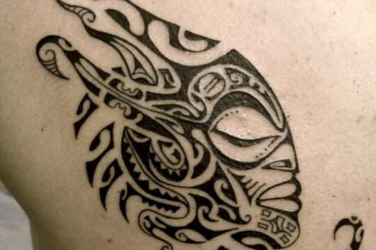 Tatouage maori réalisé par un tatoueur à Aix-en-Provence